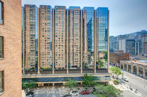 Photo 1 at 912 - 633 Bay Street, Bay Street Corridor, Toronto