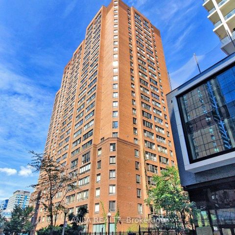 Photo 2 at 912 - 633 Bay Street, Bay Street Corridor, Toronto