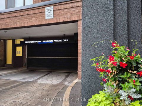 Photo 4 at 912 - 633 Bay Street, Bay Street Corridor, Toronto