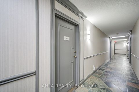 Photo 7 at 912 - 633 Bay Street, Bay Street Corridor, Toronto