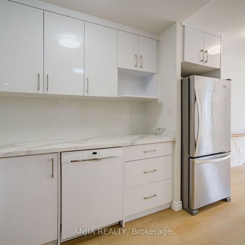 Photo 14 at 912 - 633 Bay Street, Bay Street Corridor, Toronto