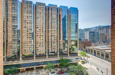 Photo 18 at 912 - 633 Bay Street, Bay Street Corridor, Toronto