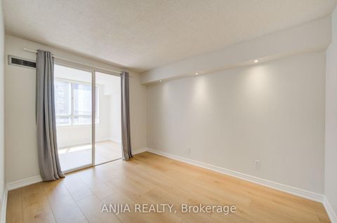 Photo 21 at 912 - 633 Bay Street, Bay Street Corridor, Toronto