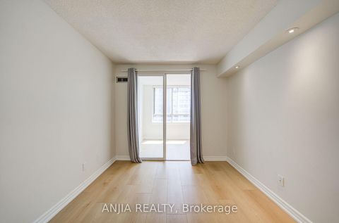 Photo 26 at 912 - 633 Bay Street, Bay Street Corridor, Toronto