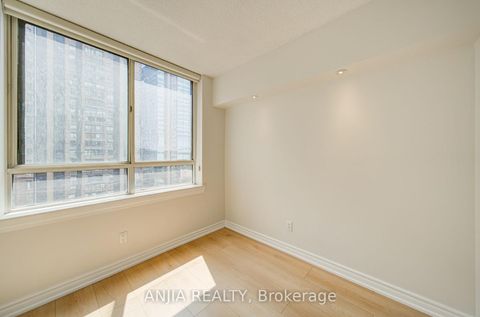 Photo 29 at 912 - 633 Bay Street, Bay Street Corridor, Toronto