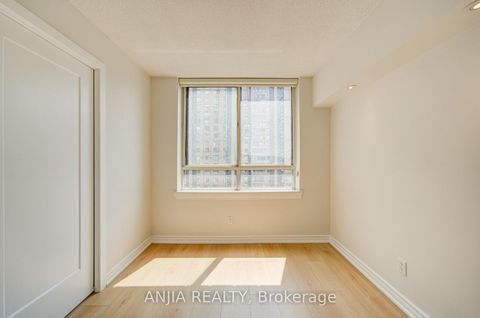 Photo 30 at 912 - 633 Bay Street, Bay Street Corridor, Toronto