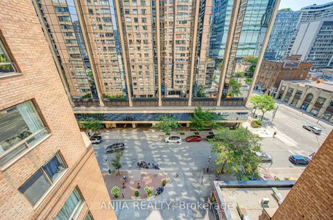 Photo 31 at 912 - 633 Bay Street, Bay Street Corridor, Toronto