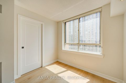 Photo 32 at 912 - 633 Bay Street, Bay Street Corridor, Toronto