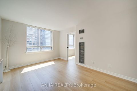 Photo 33 at 912 - 633 Bay Street, Bay Street Corridor, Toronto