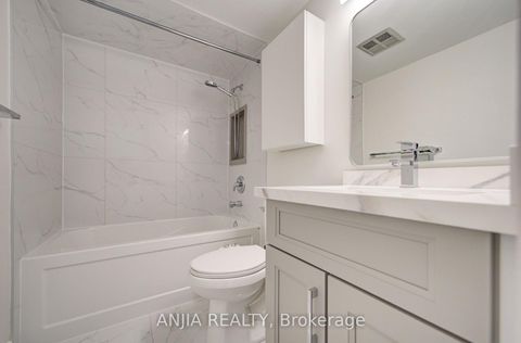 Photo 35 at 912 - 633 Bay Street, Bay Street Corridor, Toronto