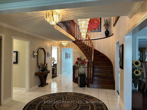 Photo 1 at 14 Gas Light Crescent, East Woodbridge, Vaughan