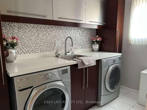 Photo 2 at 14 Gas Light Crescent, East Woodbridge, Vaughan