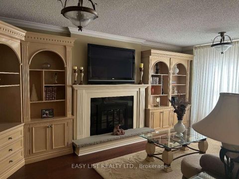 Photo 4 at 14 Gas Light Crescent, East Woodbridge, Vaughan