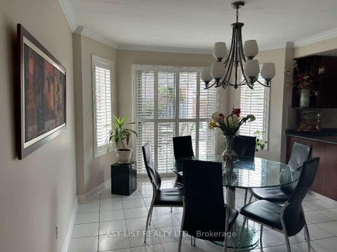 Photo 5 at 14 Gas Light Crescent, East Woodbridge, Vaughan