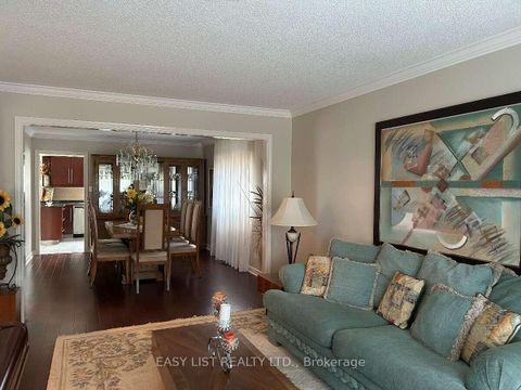 Photo 7 at 14 Gas Light Crescent, East Woodbridge, Vaughan