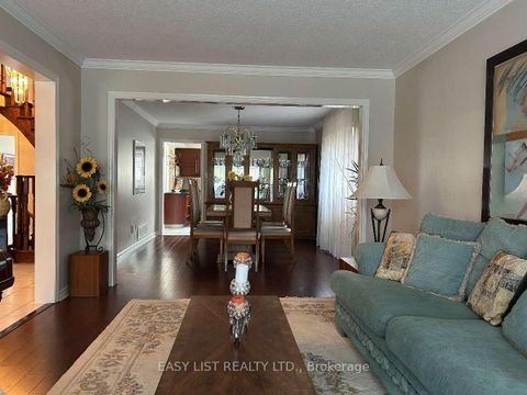 Photo 8 at 14 Gas Light Crescent, East Woodbridge, Vaughan