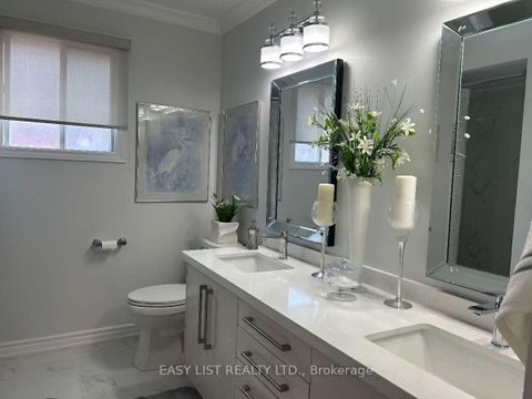 Photo 11 at 14 Gas Light Crescent, East Woodbridge, Vaughan