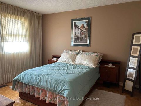 Photo 12 at 14 Gas Light Crescent, East Woodbridge, Vaughan
