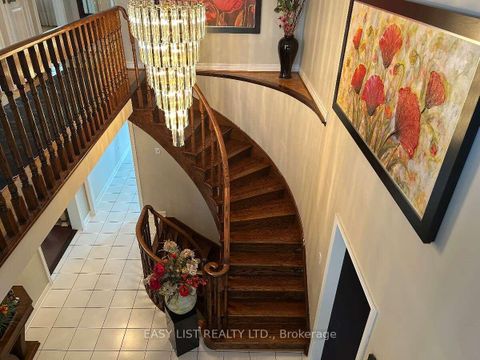 Photo 16 at 14 Gas Light Crescent, East Woodbridge, Vaughan
