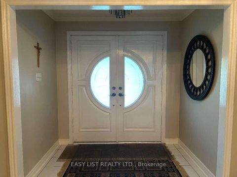 Photo 17 at 14 Gas Light Crescent, East Woodbridge, Vaughan