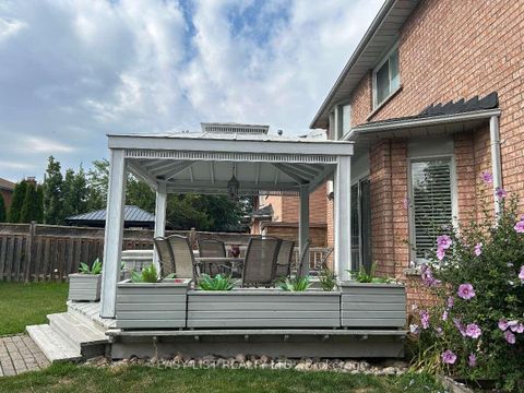 Photo 19 at 14 Gas Light Crescent, East Woodbridge, Vaughan