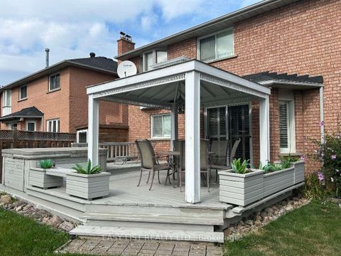 Photo 20 at 14 Gas Light Crescent, East Woodbridge, Vaughan