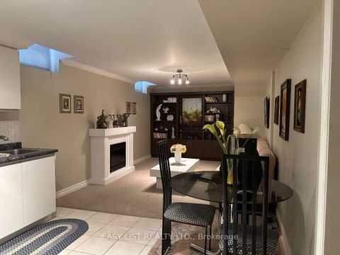 Photo 23 at 14 Gas Light Crescent, East Woodbridge, Vaughan
