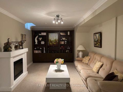 Photo 24 at 14 Gas Light Crescent, East Woodbridge, Vaughan