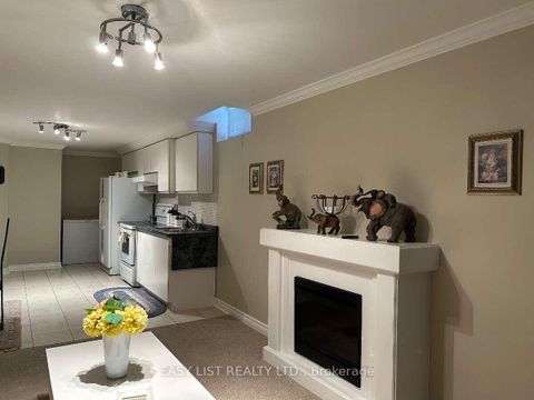 Photo 25 at 14 Gas Light Crescent, East Woodbridge, Vaughan