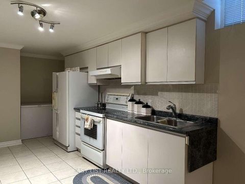 Photo 26 at 14 Gas Light Crescent, East Woodbridge, Vaughan
