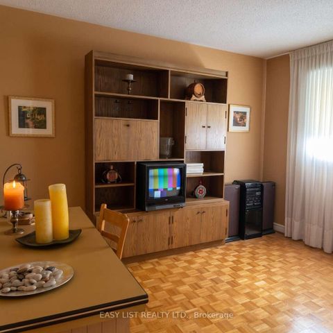 Photo 28 at 14 Gas Light Crescent, East Woodbridge, Vaughan