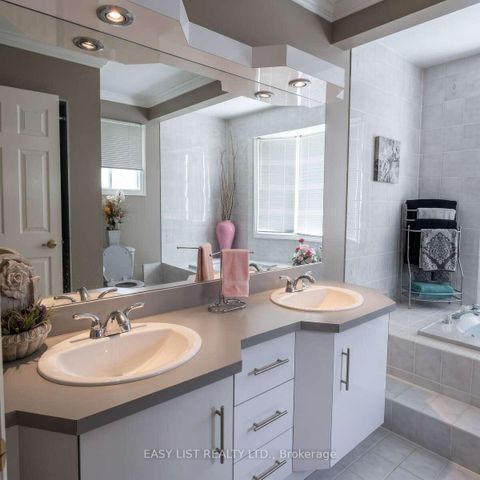 Photo 30 at 14 Gas Light Crescent, East Woodbridge, Vaughan