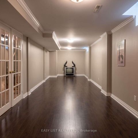Photo 37 at 14 Gas Light Crescent, East Woodbridge, Vaughan
