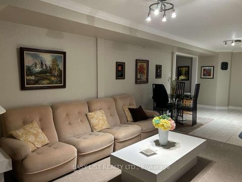 Photo 40 at 14 Gas Light Crescent, East Woodbridge, Vaughan