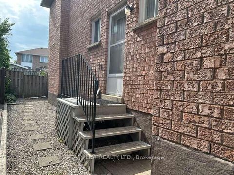 Photo 44 at 14 Gas Light Crescent, East Woodbridge, Vaughan