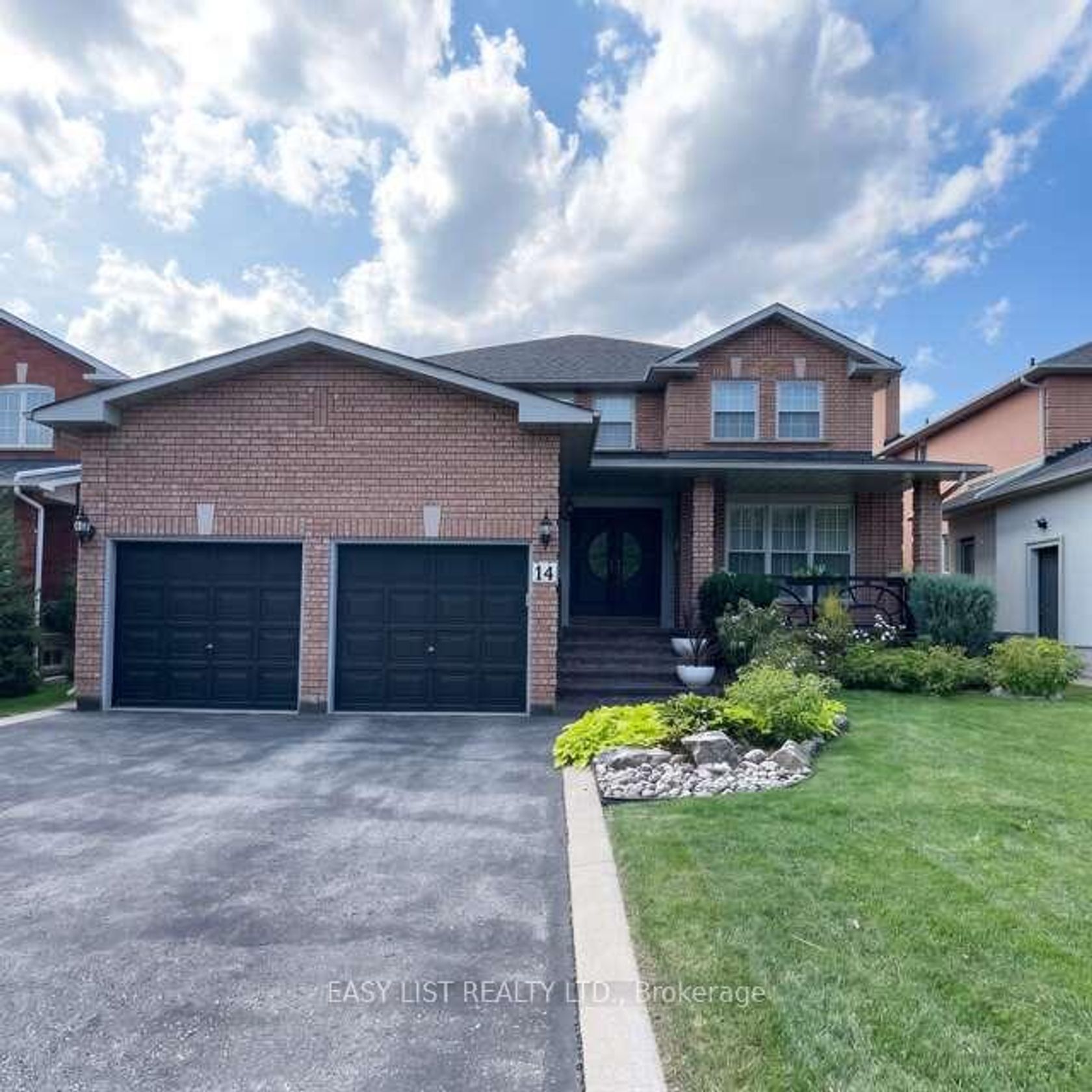 14 Gas Light Crescent, East Woodbridge, Vaughan photo number 2