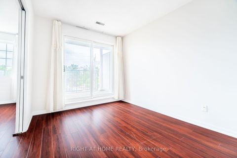Photo 1 at 220 Grandview Way, Willowdale East, Toronto