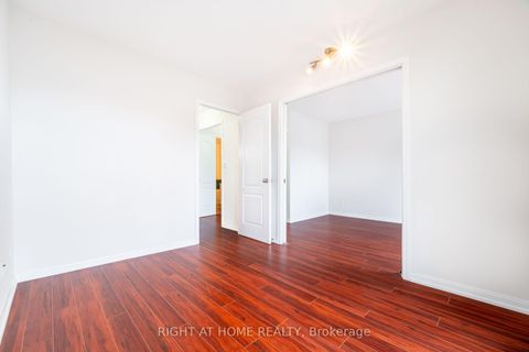 Photo 3 at 220 Grandview Way, Willowdale East, Toronto