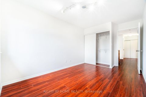 Photo 12 at 220 Grandview Way, Willowdale East, Toronto