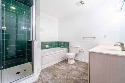 Photo 18 at 220 Grandview Way, Willowdale East, Toronto