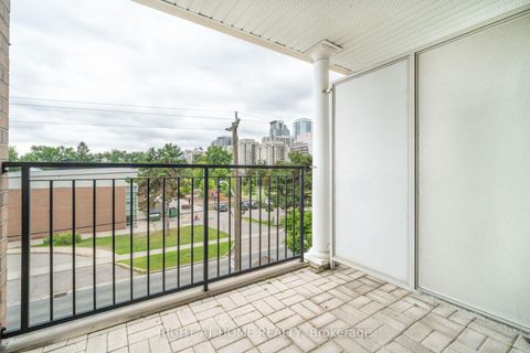 Photo 20 at 220 Grandview Way, Willowdale East, Toronto