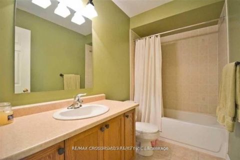 Photo 10 at 95 Thatcher Crescent, Woodland Hill, Newmarket