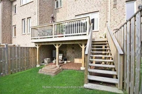 Photo 13 at 95 Thatcher Crescent, Woodland Hill, Newmarket