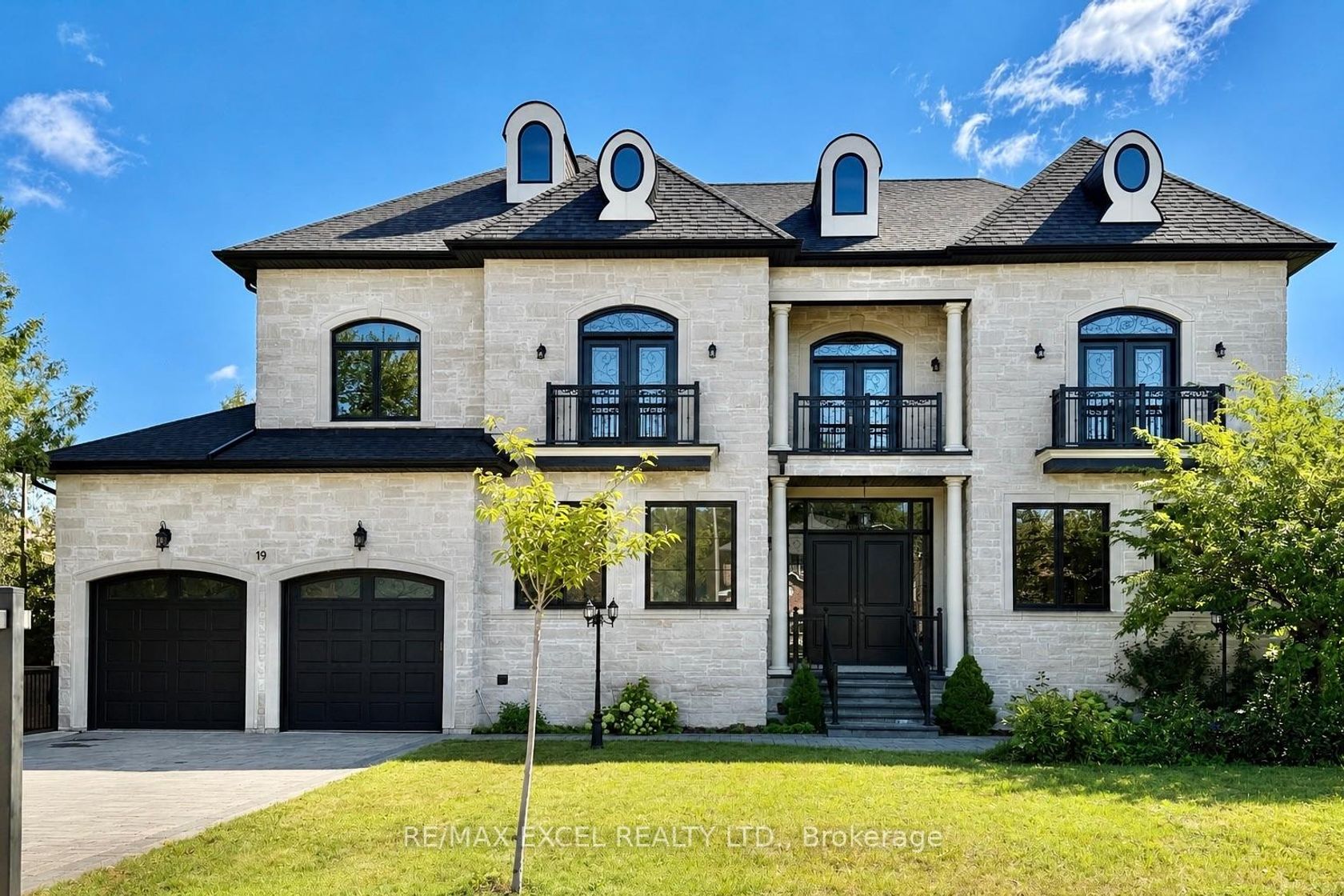19 Blyth Street, Oak Ridges, Richmond Hill photo number 2
