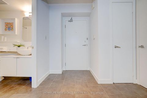 Photo 11 at 307 - 15 Fort York Boulevard, Waterfront Communities C1, Toronto