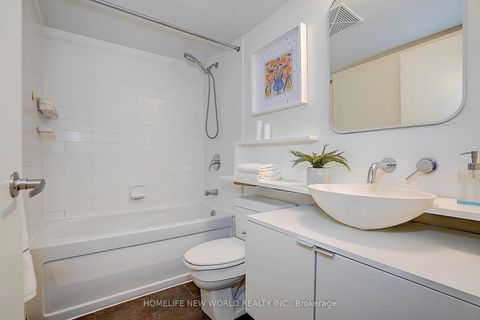 Photo 12 at 307 - 15 Fort York Boulevard, Waterfront Communities C1, Toronto