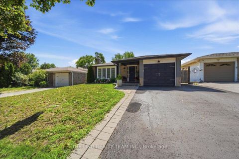 Photo 3 at 163 Orchard Heights Boulevard, Aurora Heights, Aurora