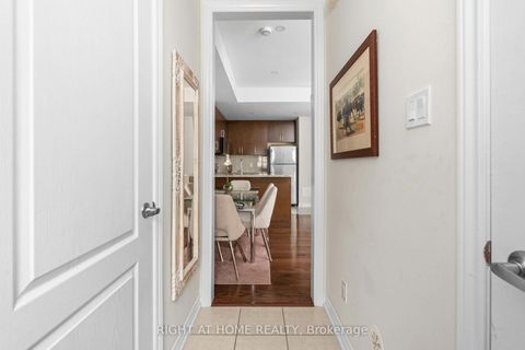 Photo 4 at 31 - 27 Coneflower Crescent, Branson, Toronto