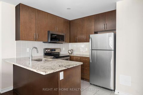 Photo 16 at 31 - 27 Coneflower Crescent, Branson, Toronto