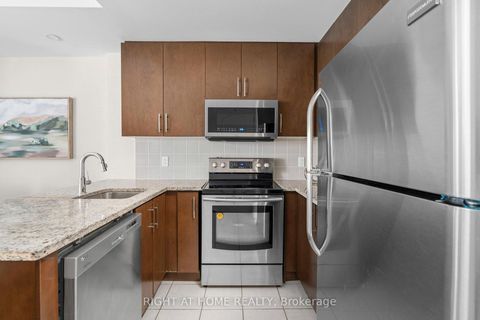 Photo 18 at 31 - 27 Coneflower Crescent, Branson, Toronto